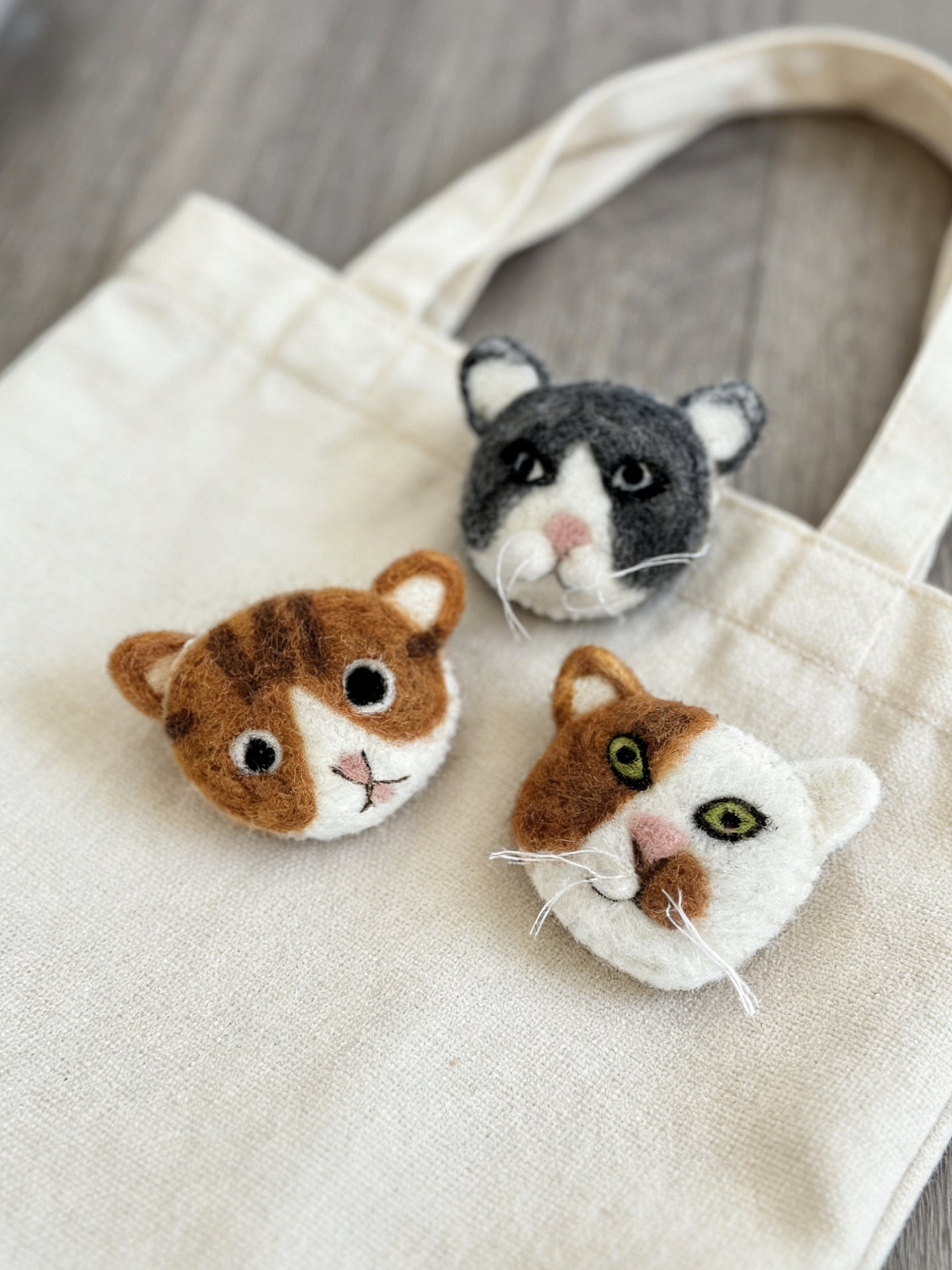 手工羊毛毡猫咪三花猫奶牛猫橘白猫胸针可爱卡通胸针 · 奶牛猫